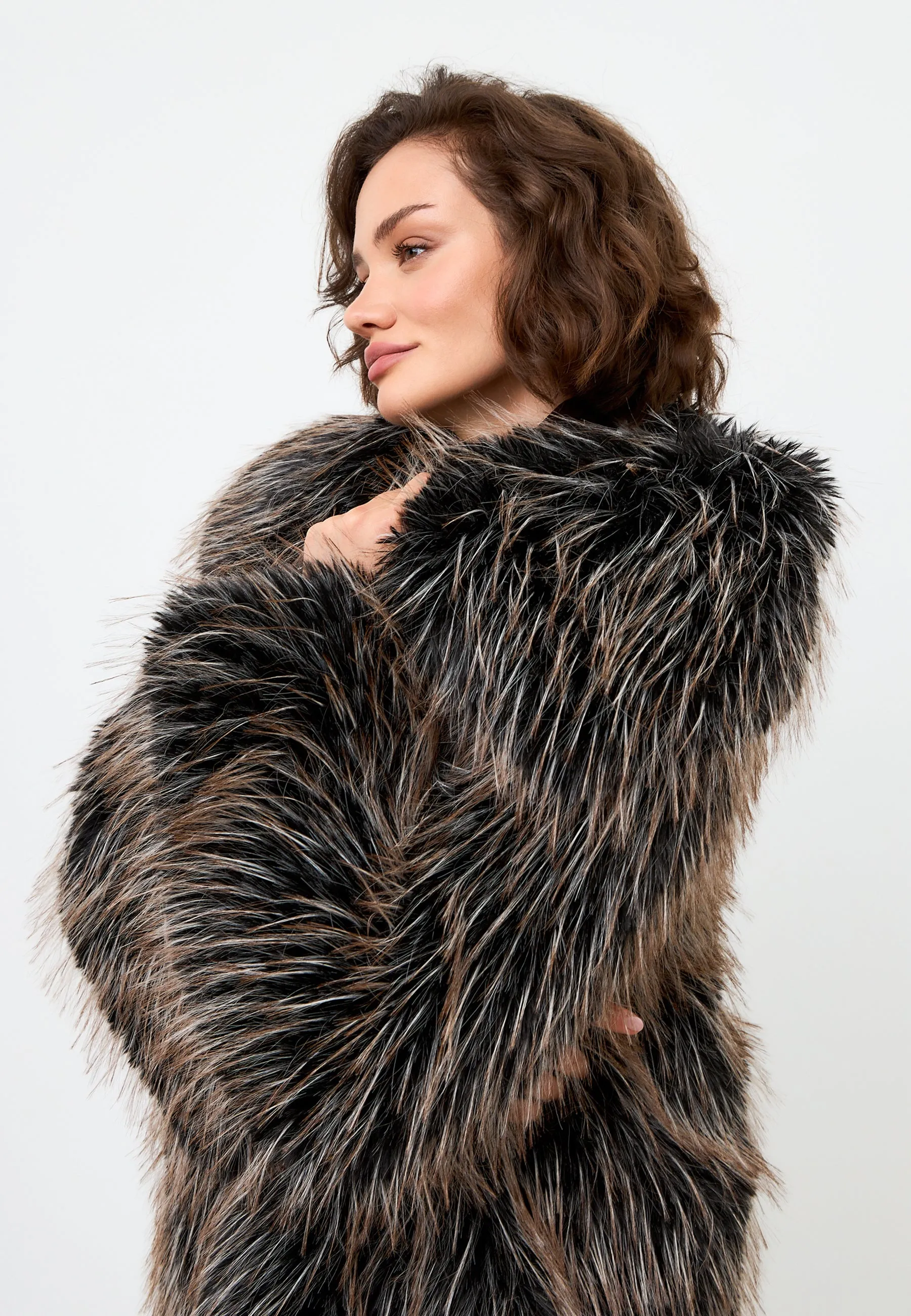 Luxurious Short Faux Fur Coat Icelyn - Brown